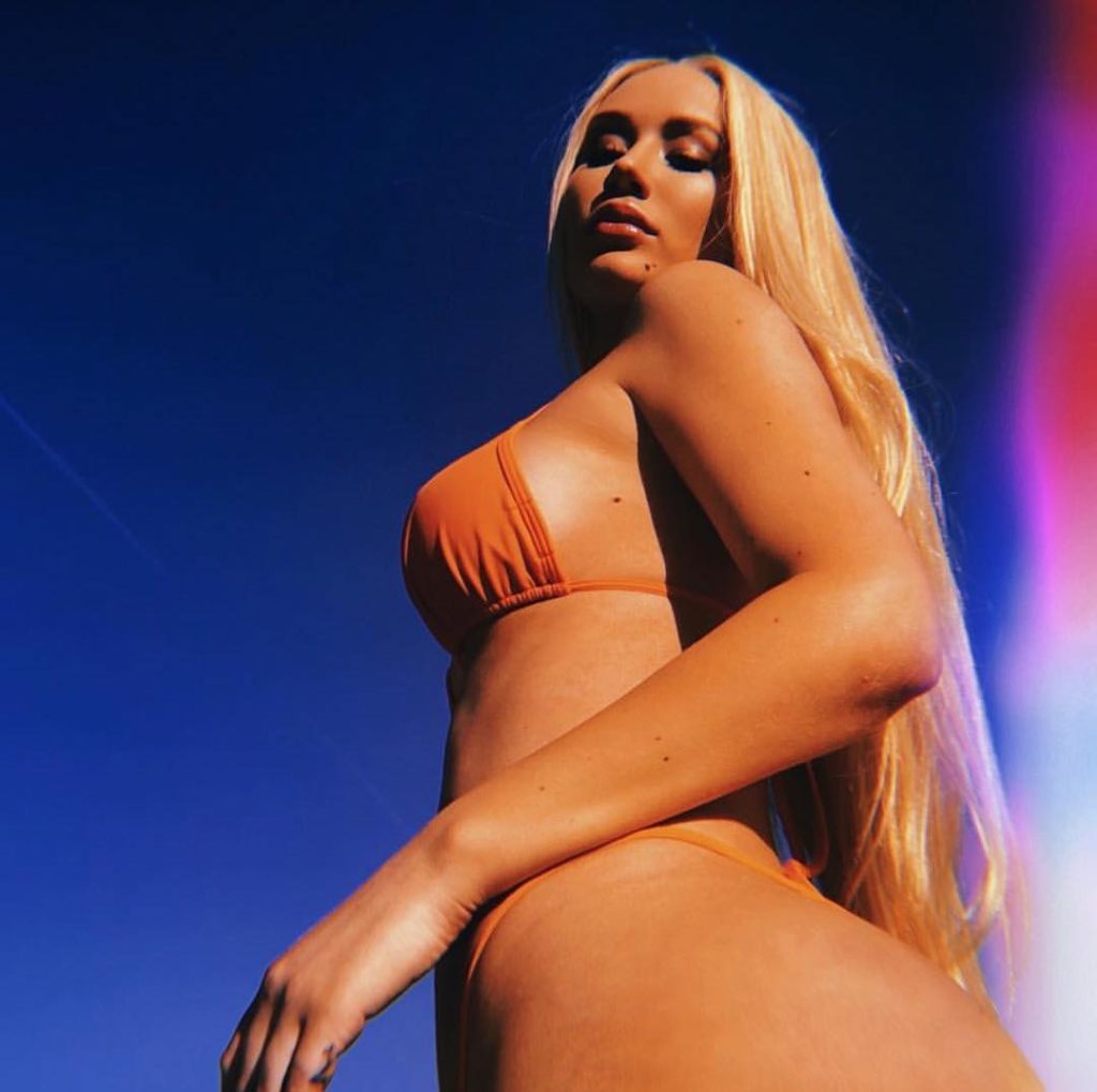 Iggy Azalea bikini